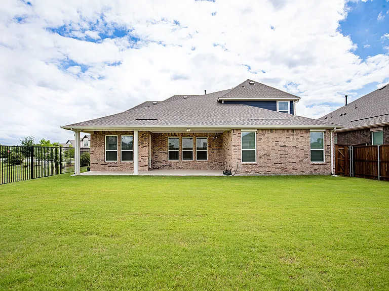 715 Parkside Dr — Photo 31
