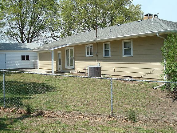 4th image of 5615 NW 35th St