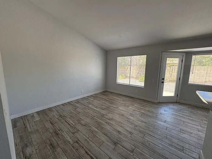 1010 W Sequoia Dr — Photo 5