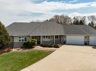 8600 Gossman Ln NW, Rochester, MN 55901