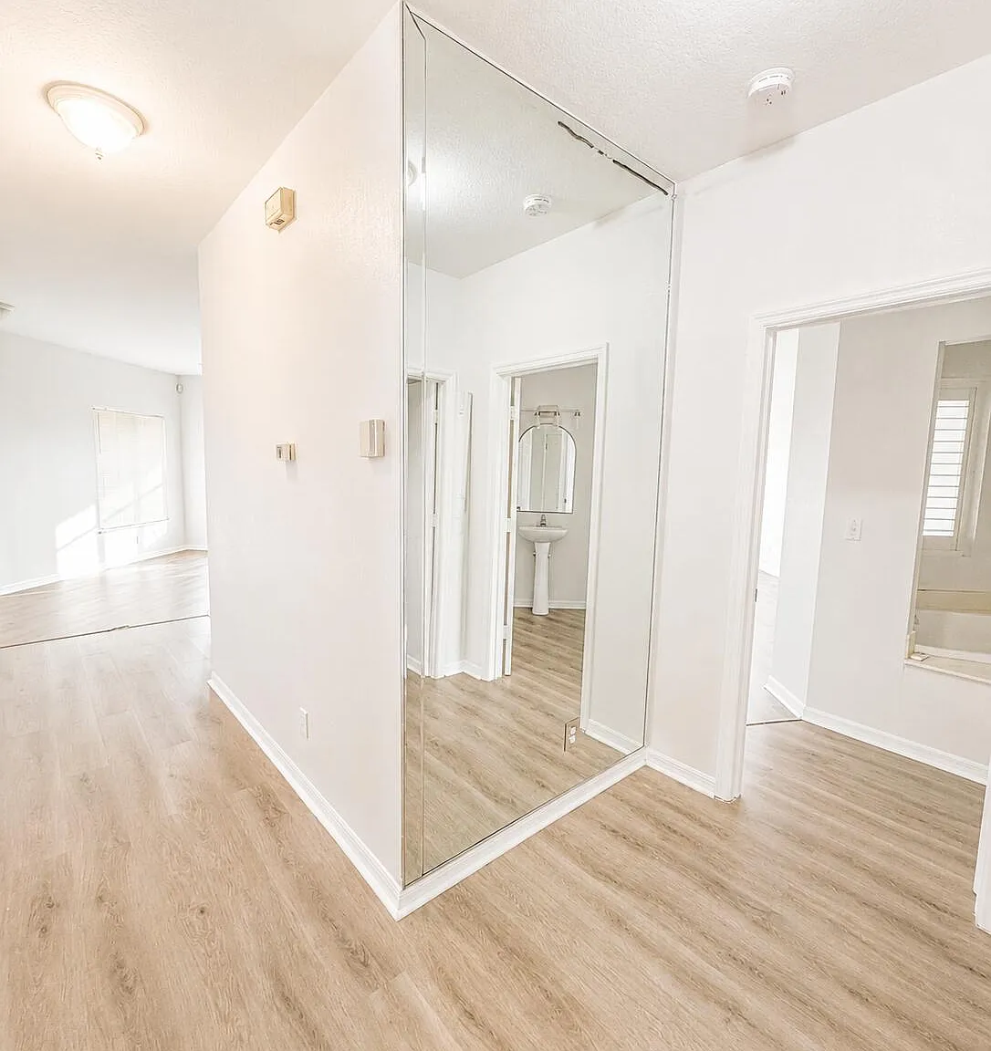 1 bed, 1.0 bath, 850 sqft, $1,700 — Photo 4