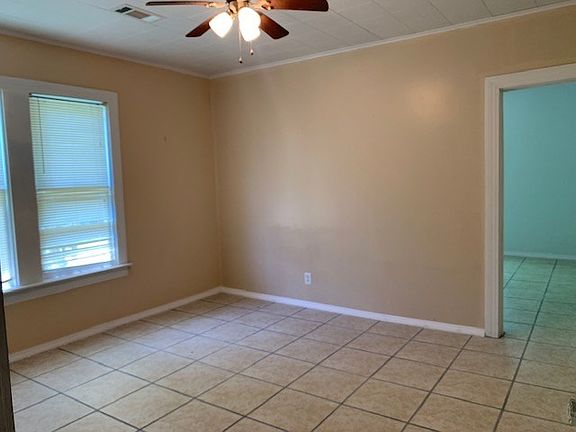 4th image of 3939 Lakeshore Dr