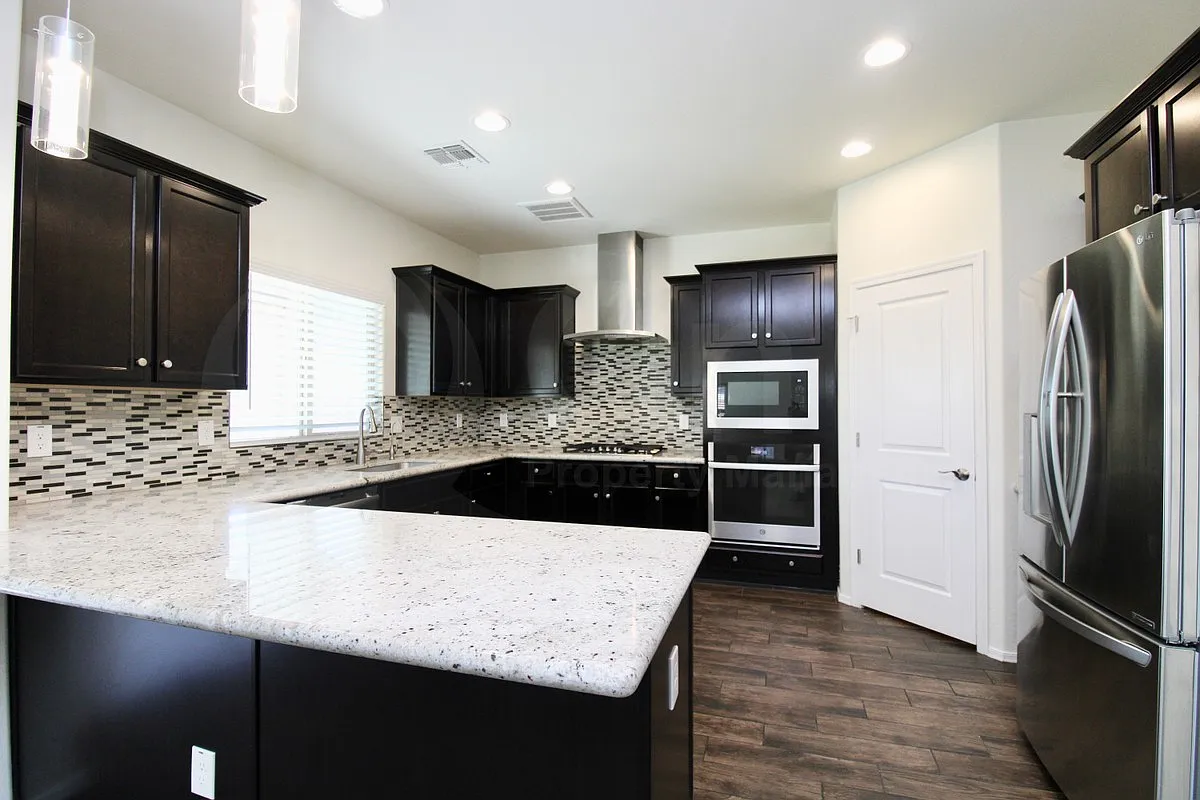 5 bed, 3.0 bath, 3197 sqft, $3,250 — Photo 2
