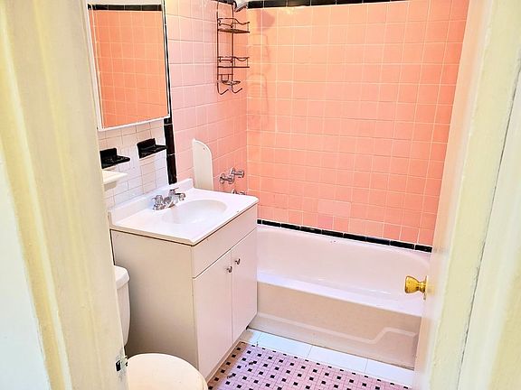 4th image of 2165 1st Ave APT 4