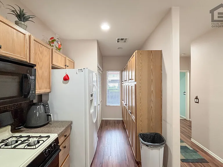 205 N 74th St #116 — Photo 16