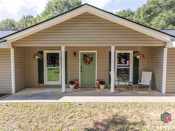 3rd image of 345 Bedford Drive