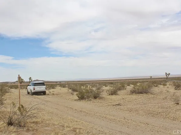 11 Saddle Ave, Adelanto, CA 92301