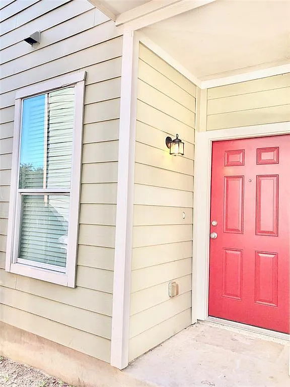 3 bed, 2.5 bath, 1580 sqft, $2,050 — Photo 3