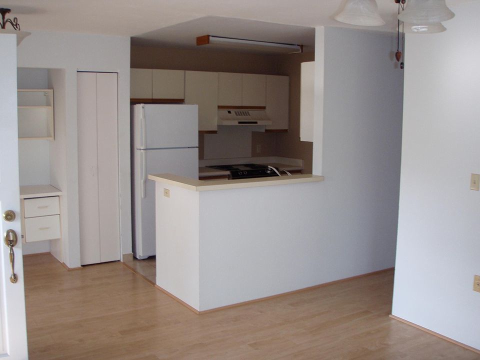 2nd image of 160 Keonekai Rd APT 10-201