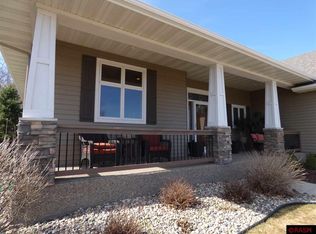 2294 Aspen Ln, North Mankato, MN 56003