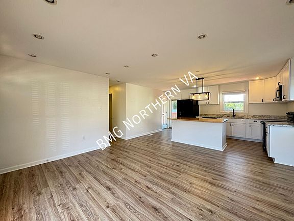 3rd image of 5024 Backlick Rd