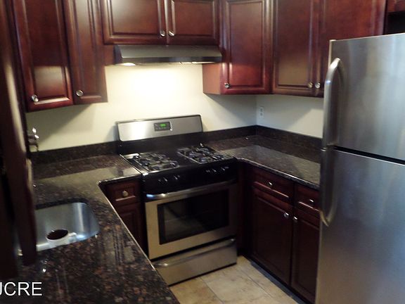 4th image of 1031 Dorrance St