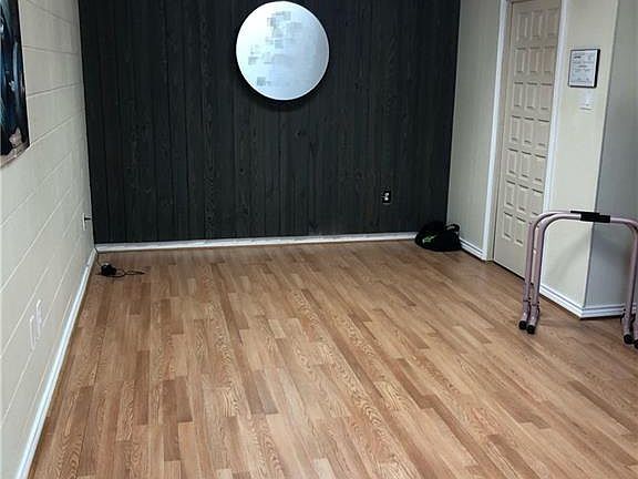 4th image of 604 W Broadway Ave