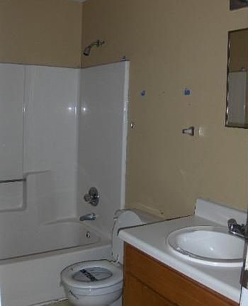 4th image of 3241 Thousand Oaks Dr