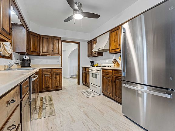 5th image of 2525 Mandrake Dr