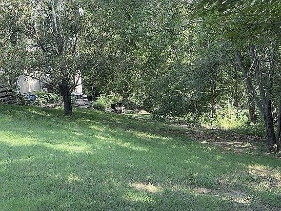 2nd image of LOT 1 SW Cottonwood Cir