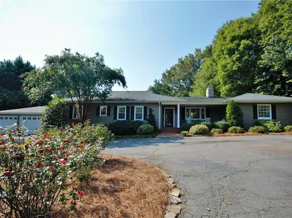 230 Fairfax Dr, Winston Salem, NC 27104
