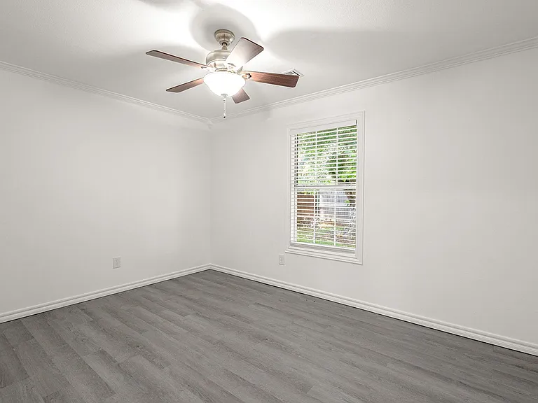 806 Michael St — Photo 12