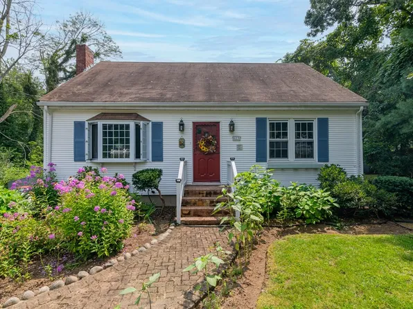 613 Pleasant St, Stoughton, MA 02072