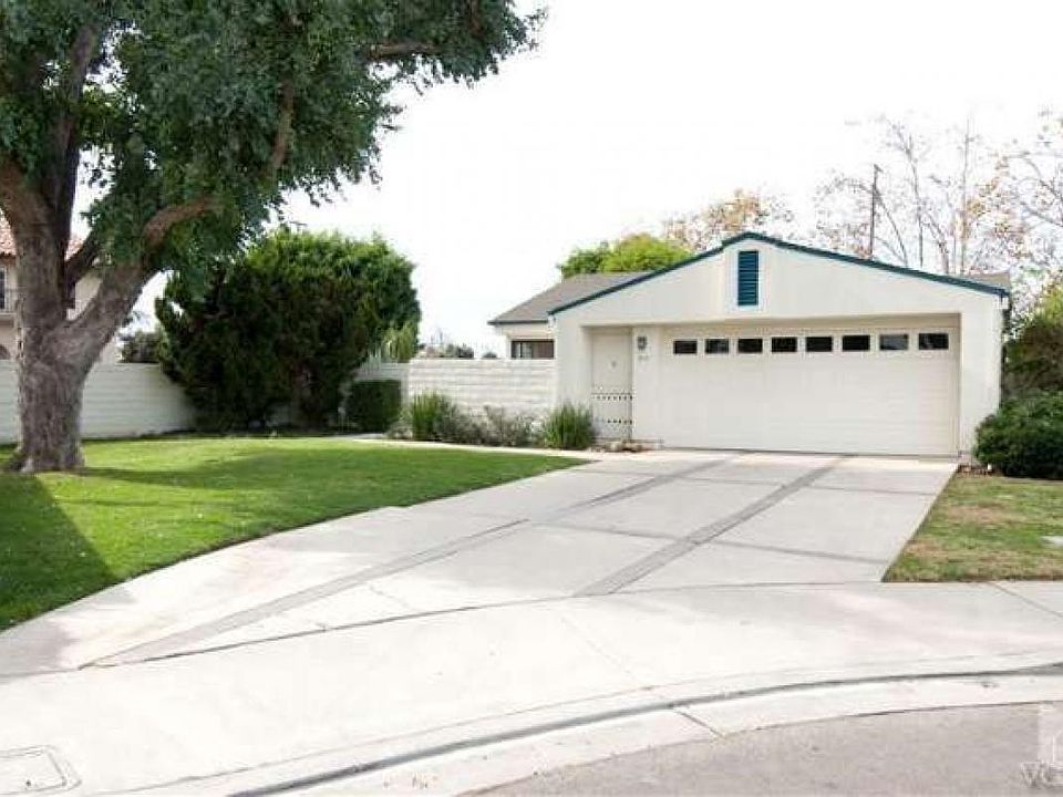 1st image of 981 Sapphire Cir