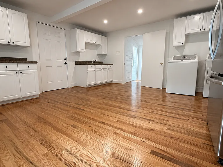 27 Sirrine St — Photo 8