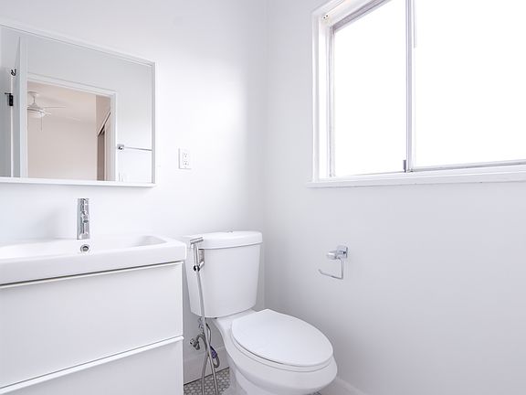4th image of 7716 Rosewood Ave #7716
