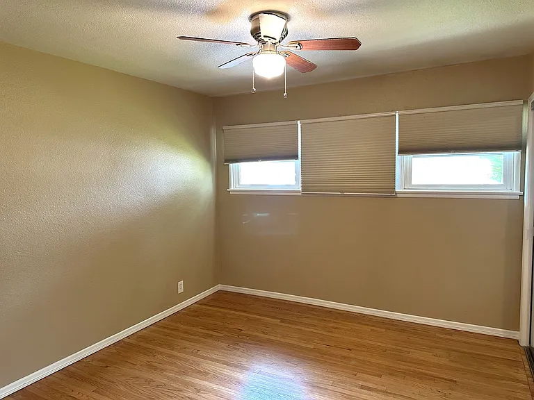345 N Shattuck Pl — Photo 12