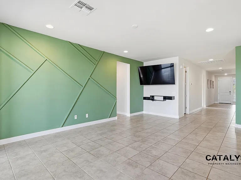 6926 W Winston Dr — Photo 16