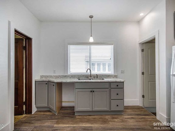 5th image of 1029 Davis Ave NW