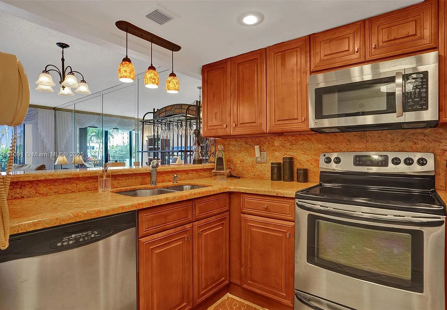 1201 S Ocean Dr — Photo 4