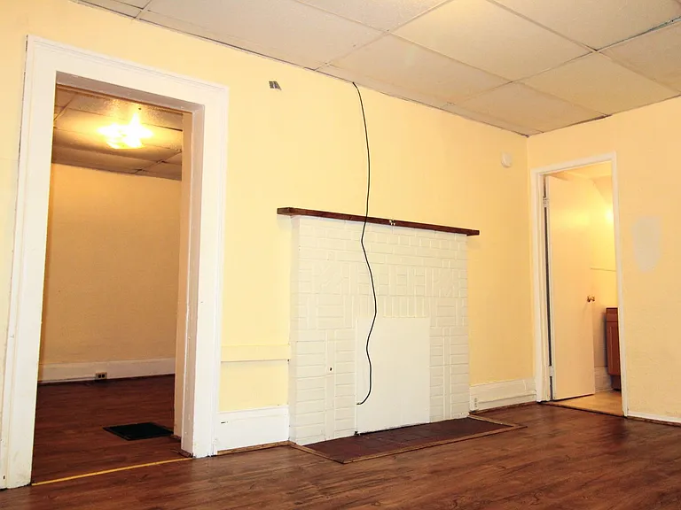 1021 College Ave — Photo 8