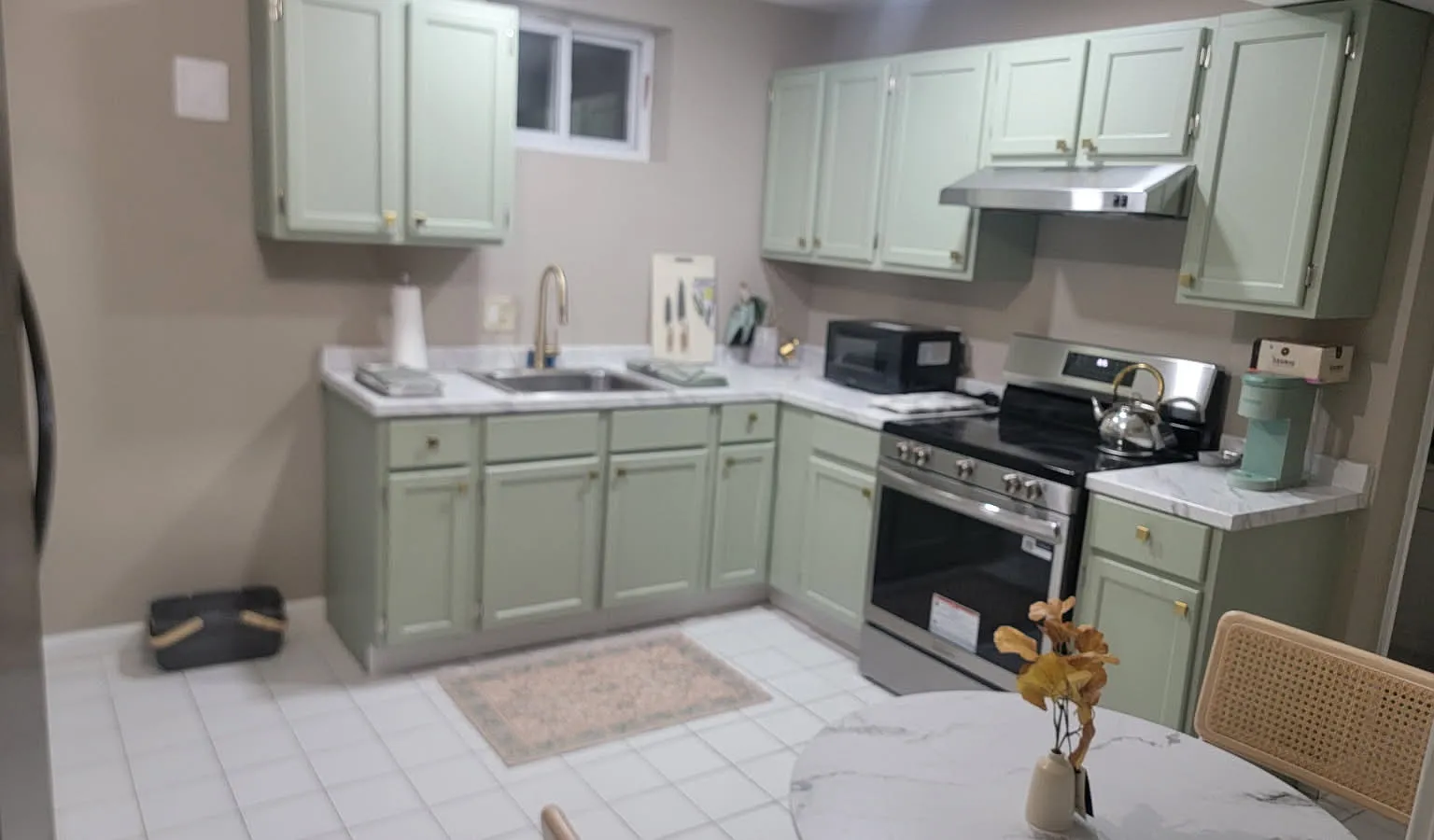 2 bed, 1.5 bath, 1900 sqft, $3,600 — Photo 2