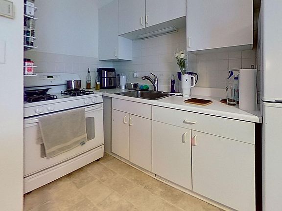 4th image of 2632 N Mildred Ave #3