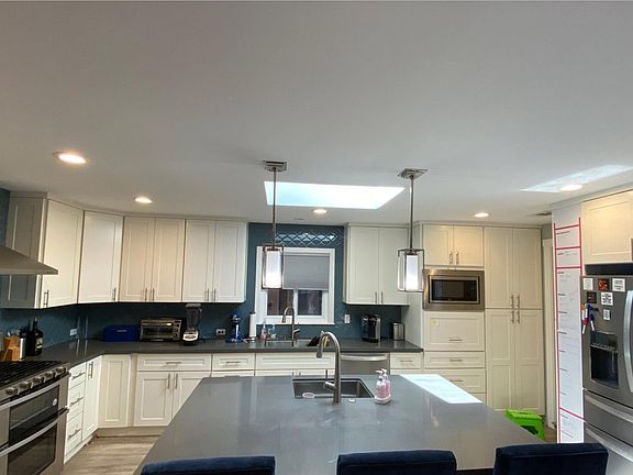 2nd image of 476 Benvenue Ave