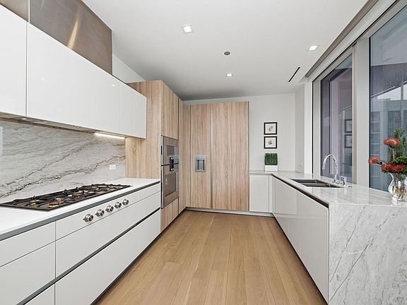 4th image of 363 E Wacker Dr #2709