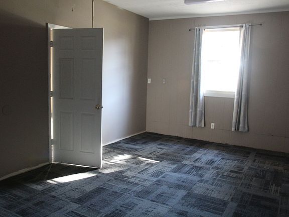 4th image of 2105 Evergreen Dr
