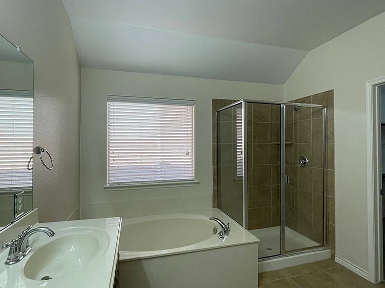 10525 Flat Creek Trl — Photo 21