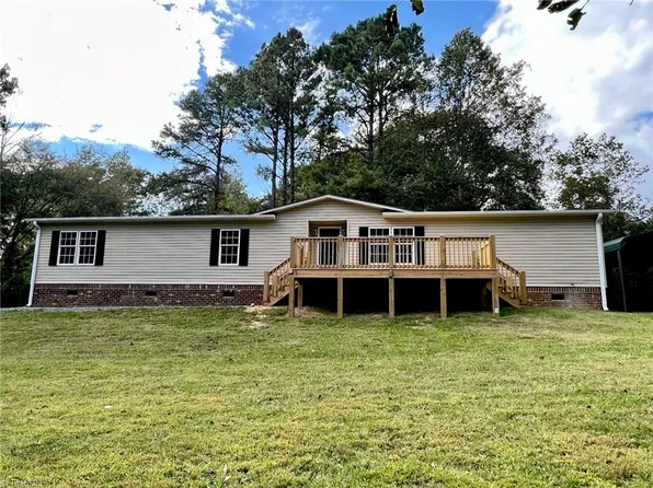 8225 Squire Marshall Rd, Walnut Cove, NC 27052