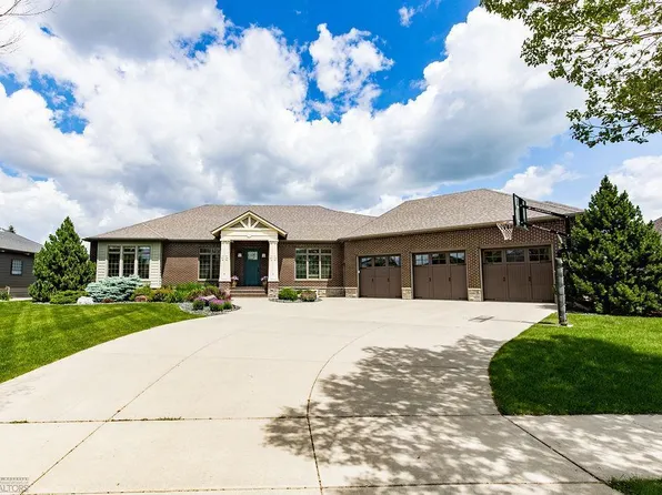 6108 Silverleaf Dr S, Fargo, ND 58104