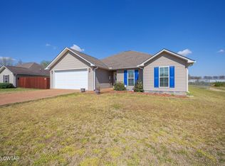 255 N Taylor Dr, Bells, TN 38006