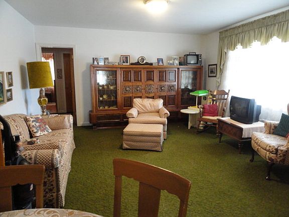 2nd image of 1695 Park Blvd