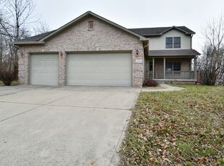 911 Rotherham Cir, Beech Grove, IN 46107