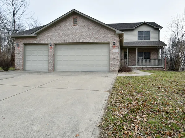 911 Rotherham Cir, Beech Grove, IN 46107
