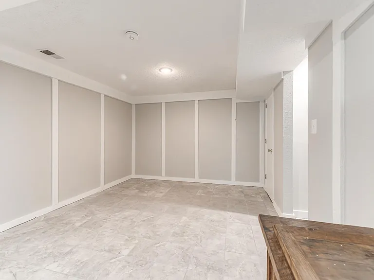 8040 Halsey St — Photo 18