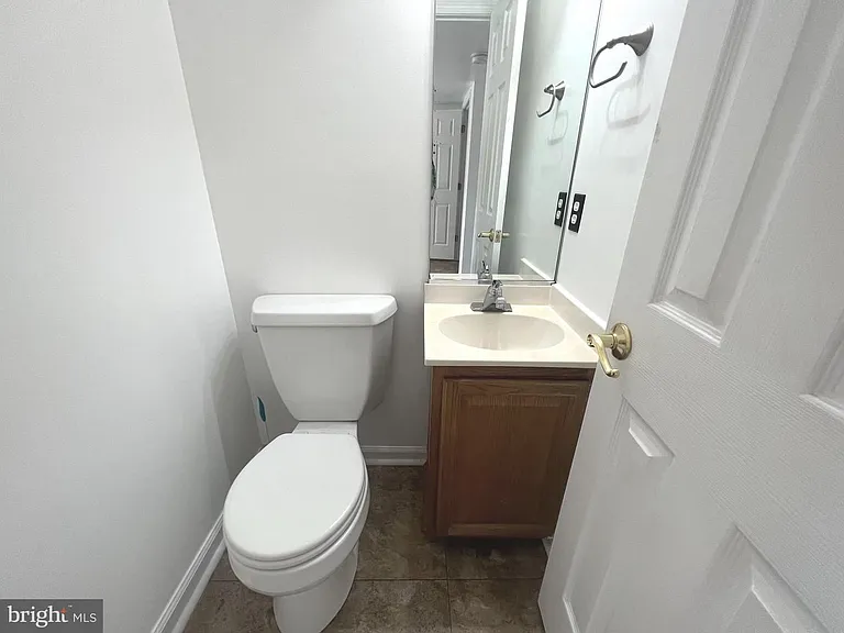 513 Willow Ave — Photo 12