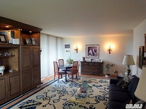 3rd image of 27110 Grand Central Pkwy APT 23N
