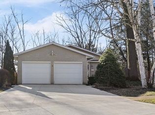 1402 Ramblewood Dr, Wooster, OH 44691