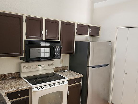 5th image of 967 E Park Ave