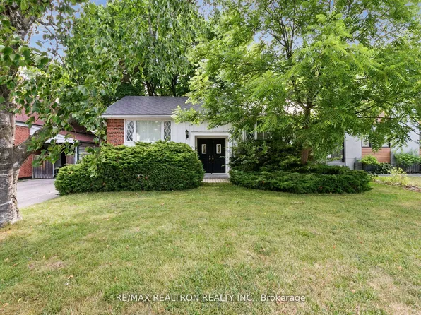 27 Elfreda Blvd, Toronto, ON M1L 4L5