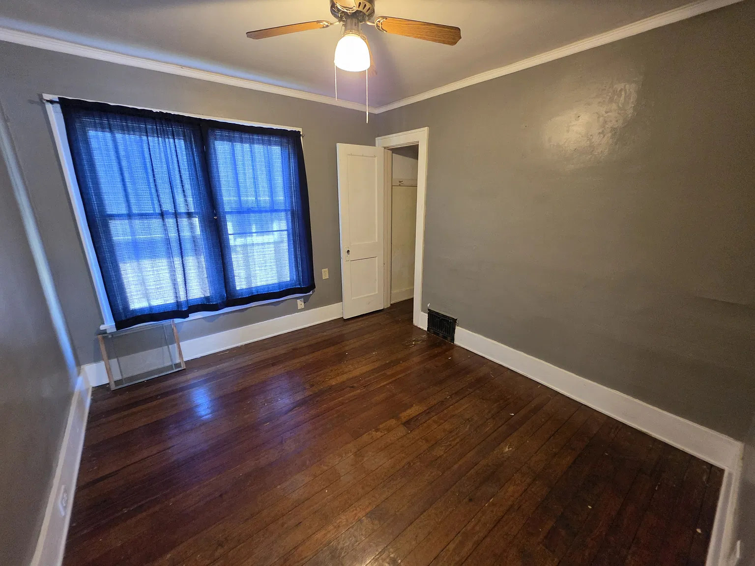 Charming One Bedroom Close to Downtown Holland — Photo 4
